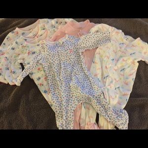 Set of 6 Carter’s sleep ‘n play outfits.
